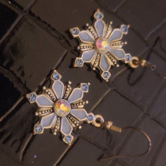 Light Blue Daisy Rhinestone Drop Earrings Pierced Ears - Picture 3 of 6